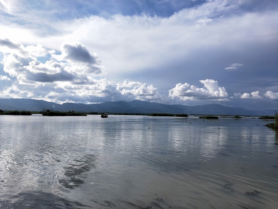 Loktak Lake - Photo 4