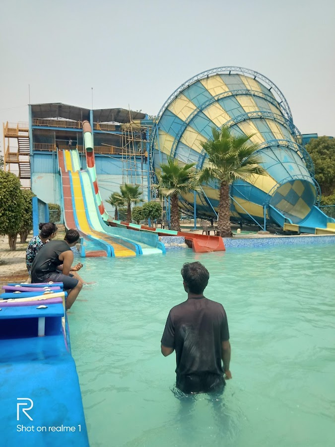 Fantasy World Water Park - Photo 3