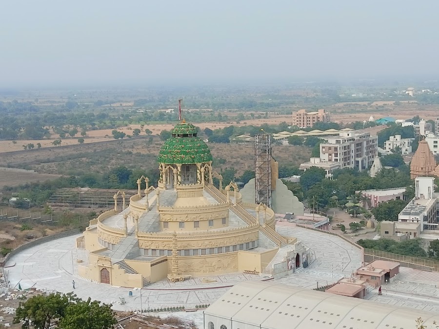 Tirthadhiraj Shatrunjaya Shree Adheshwar Dada Main Temple - Photo 2