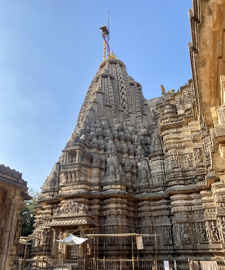 Tirthadhiraj Shatrunjaya Shree Adheshwar Dada Main Temple - Photo 3