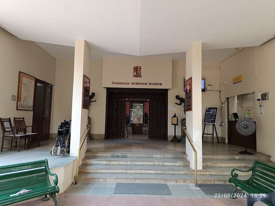 Maharaja Fateh Singh Museum - Photo 4
