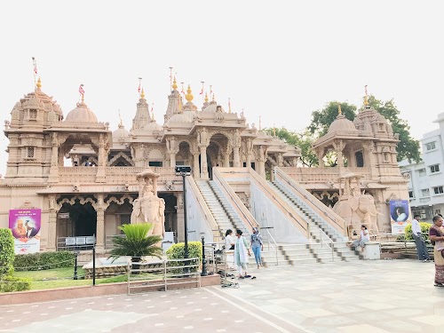 Shri Swaminarayan Mandir - Photo 3