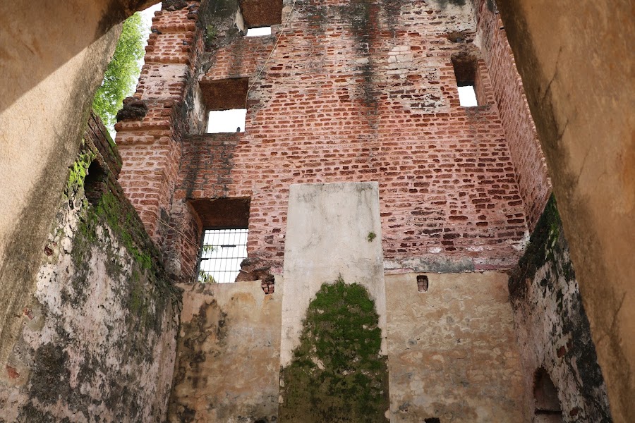 St. Thomas Fort (Thangasseri Fort) - Photo 3