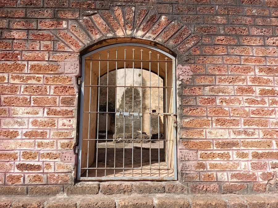 St. Thomas Fort (Thangasseri Fort) - Photo 2