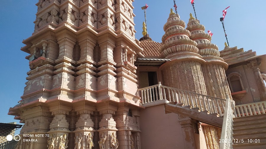 Shree Swaminarayan Mandir - Photo 3