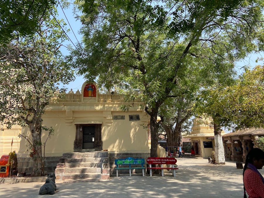 Dharmapuri Lakshmi Narasimha Swamy Temple - Photo 9