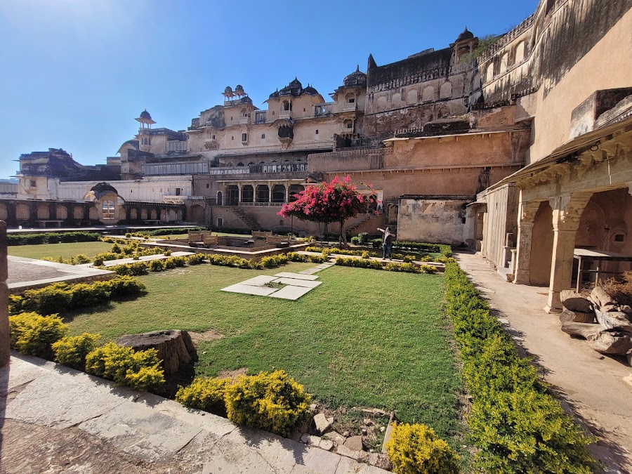 Garh Palace - Photo 2