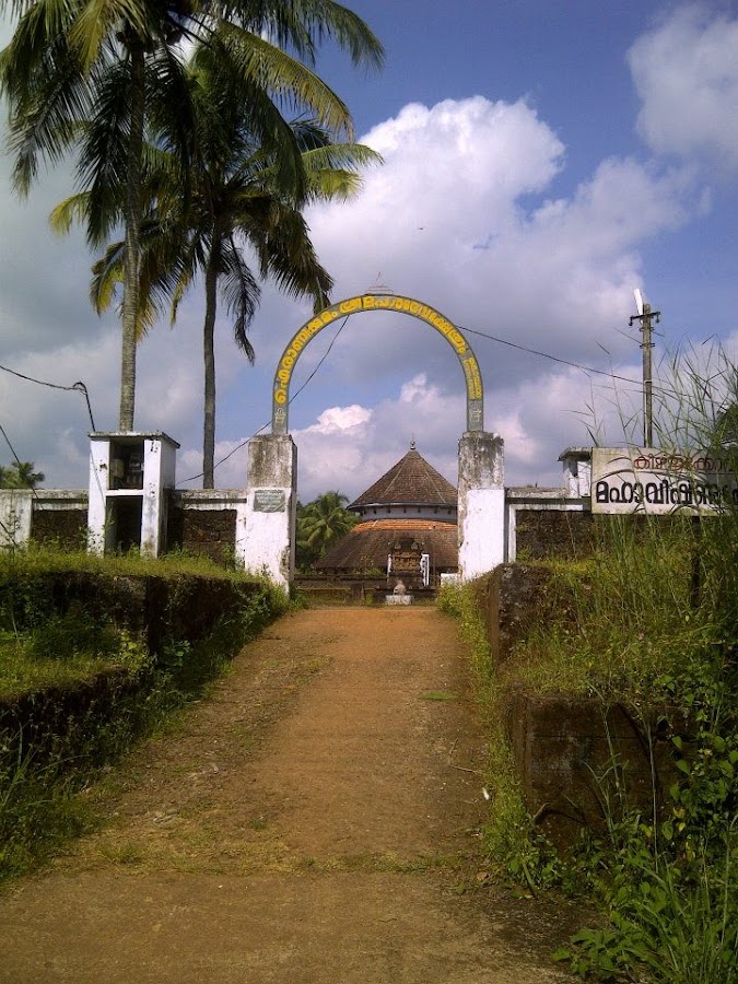 Iranikkulam Mariamman Temple - Photo 3