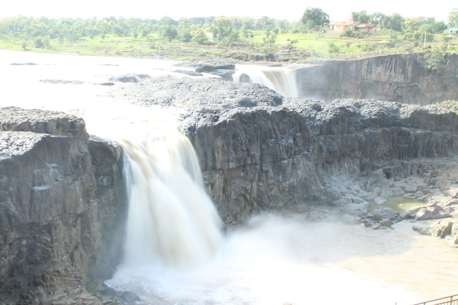 Sahastrakund Waterfall - Photo 2