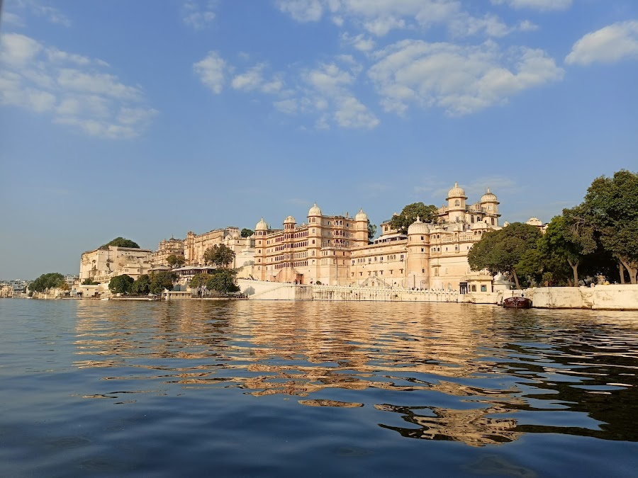 Lake Pichola - Photo 2