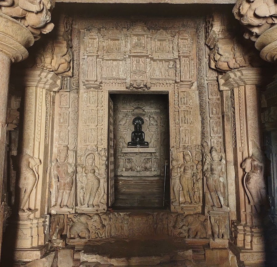 Parshvanatha Temple - Photo 4