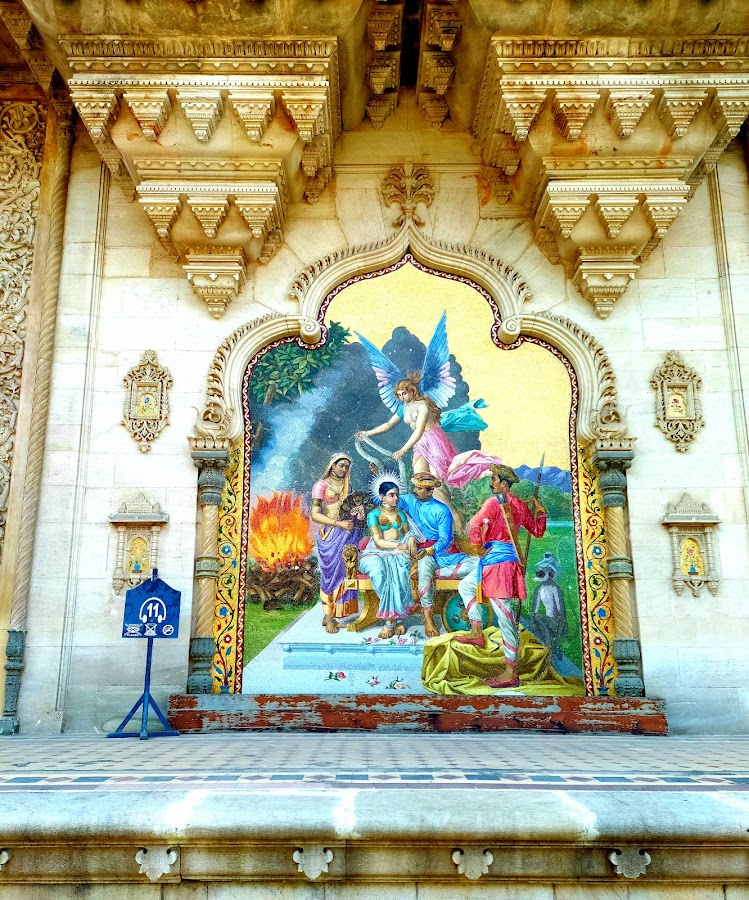 Laxmi Vilas Palace - Photo 3