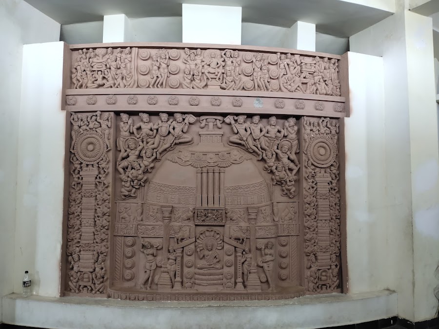 Dhyana Buddha Statue - Photo 2