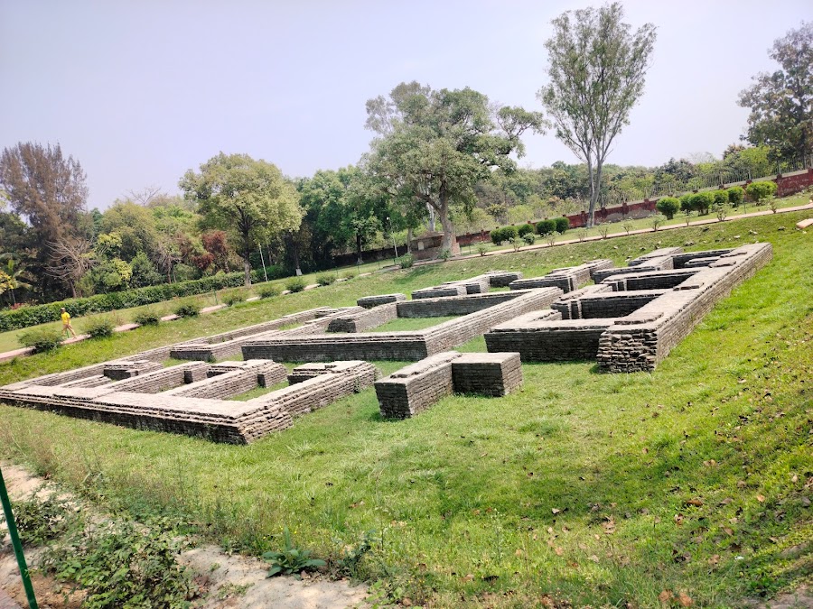 Parinirvana Stupa - Photo 3