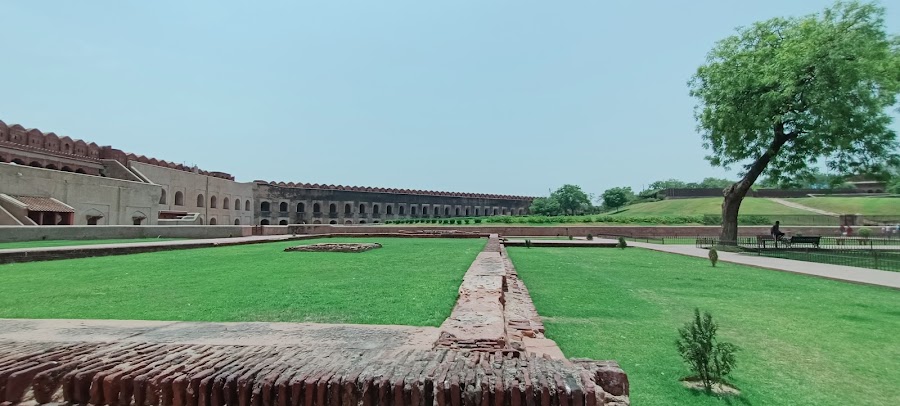 Moti Masjid - Photo 7