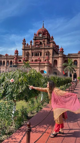 Khalsa College - Photo 4