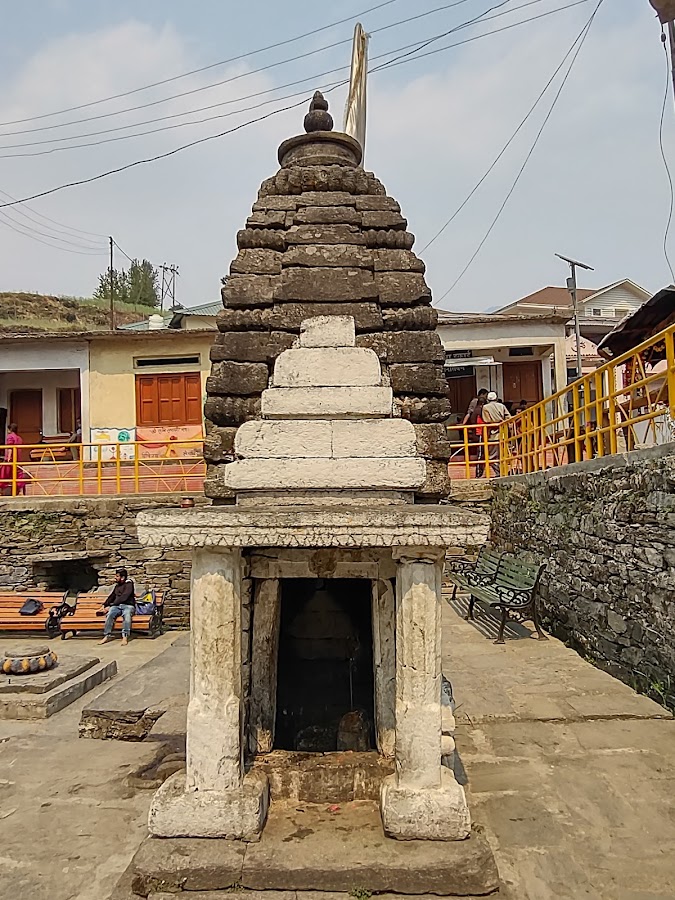 Triyuginarayan Temple - Photo 6