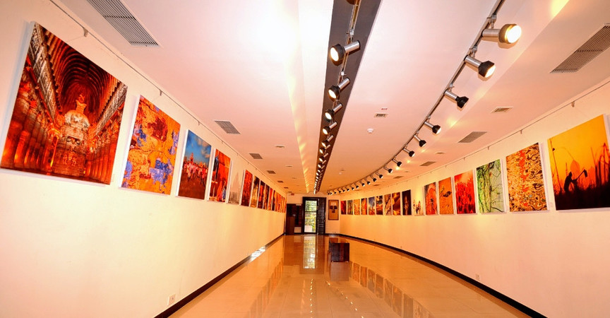Jehangir Art Gallery - Photo 3