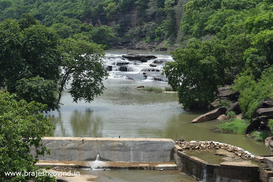 Lakhaniya Dari Waterfall - Photo 4