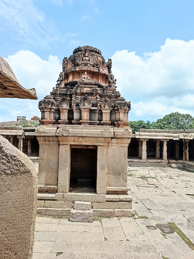 Shri Krishna Temple - Photo 2