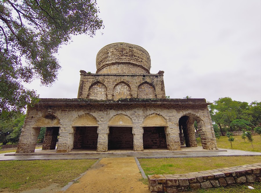 Qutb Shahi Tombs - Photo 4