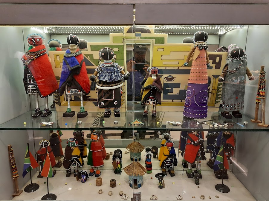 Rotary Dolls Museum - Photo 2