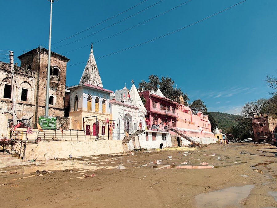 Purmandal Temple - Photo 4