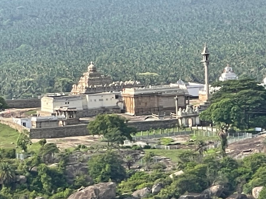 Shantinatha Basadi - Photo 2