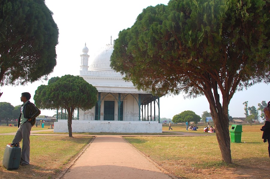 Medina Masjid - Photo 9