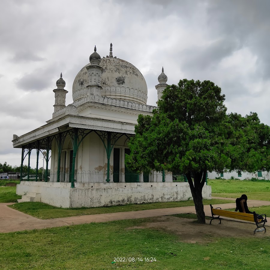 Hazarduari Palace - Photo 10