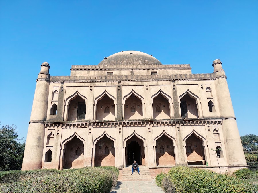 Shah Wilayat Tomb - Photo 2