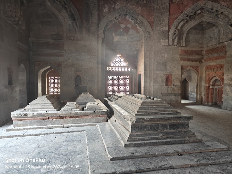Shah Wilayat Tomb - Photo 3
