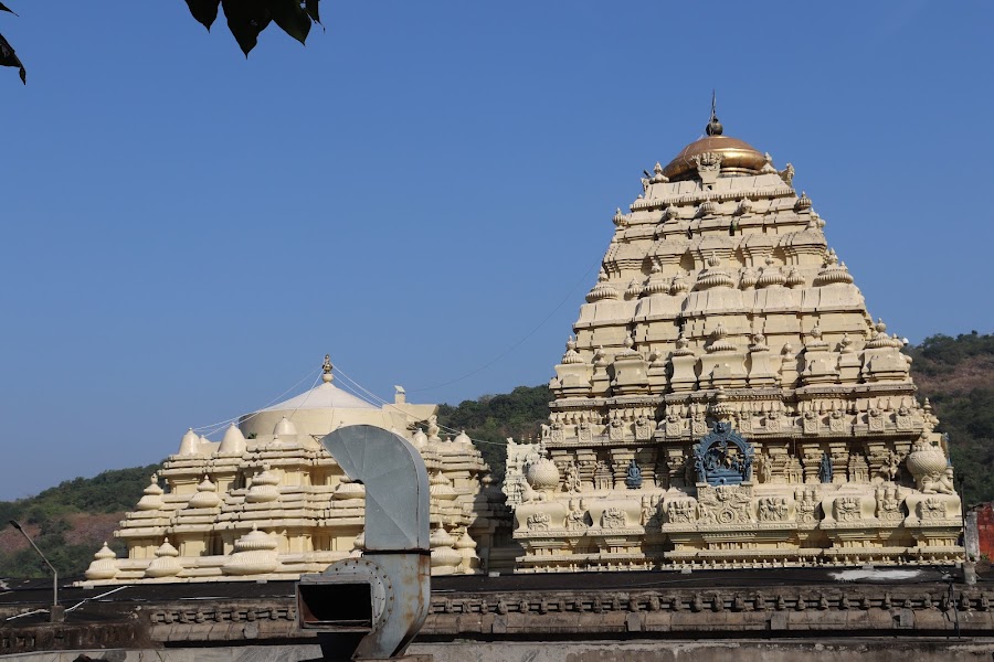 Sri Varahalakshmi Narasimha Swamy Vari Devasthanam - Photo 2