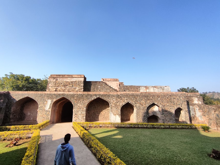 Baz Bahadur's Palace - Photo 3