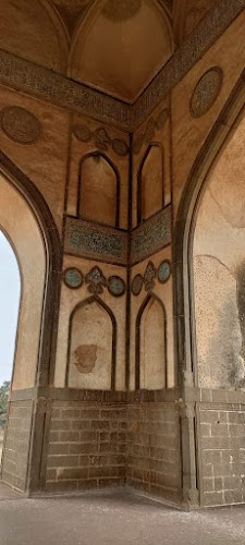 Baridi Tombs - Photo 3