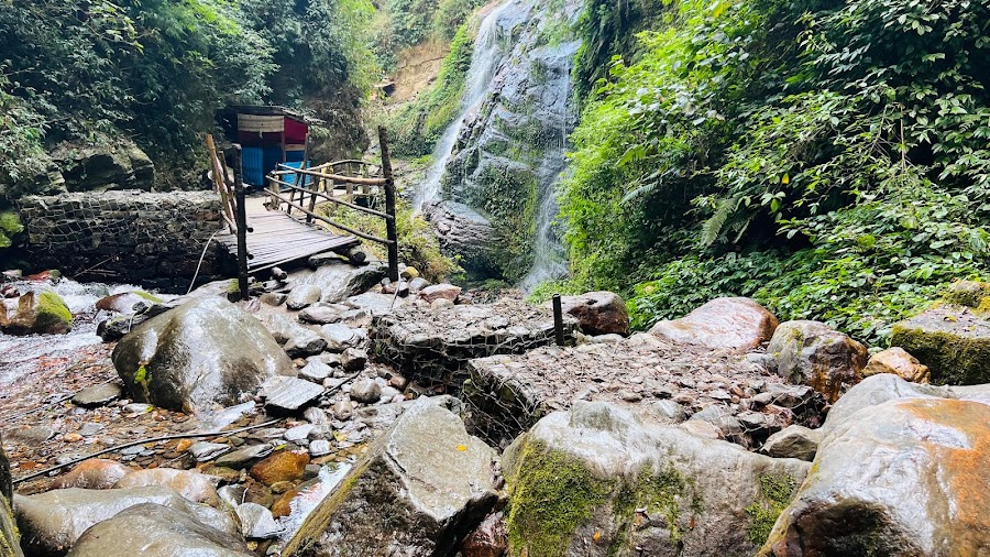 Kanchenjunga Falls - Photo 4
