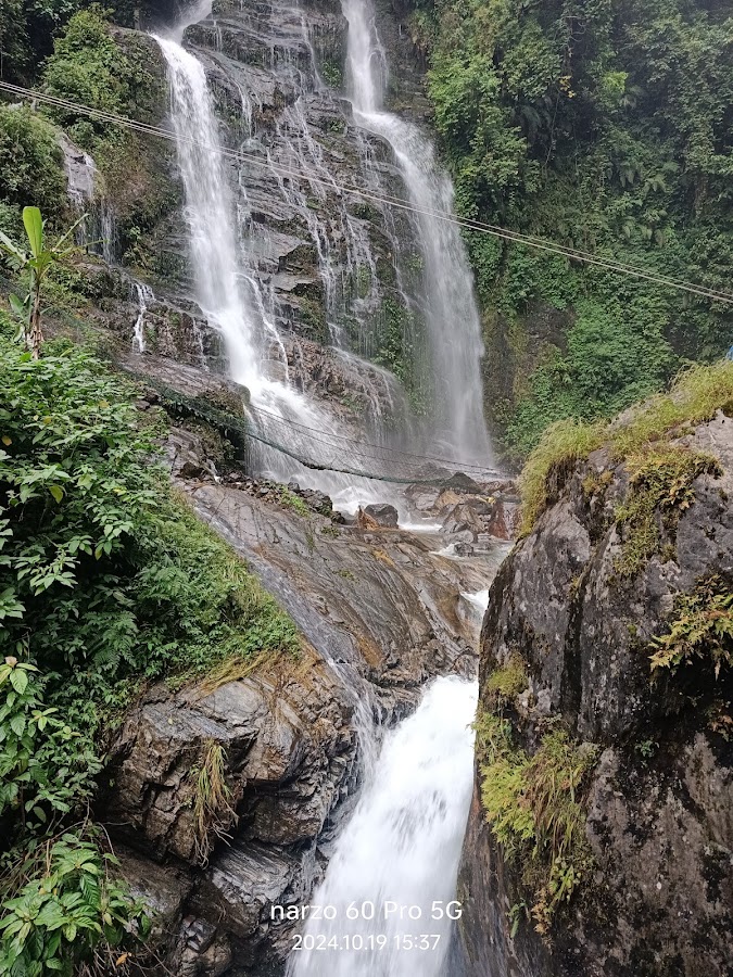 Kanchenjunga Falls - Photo 2