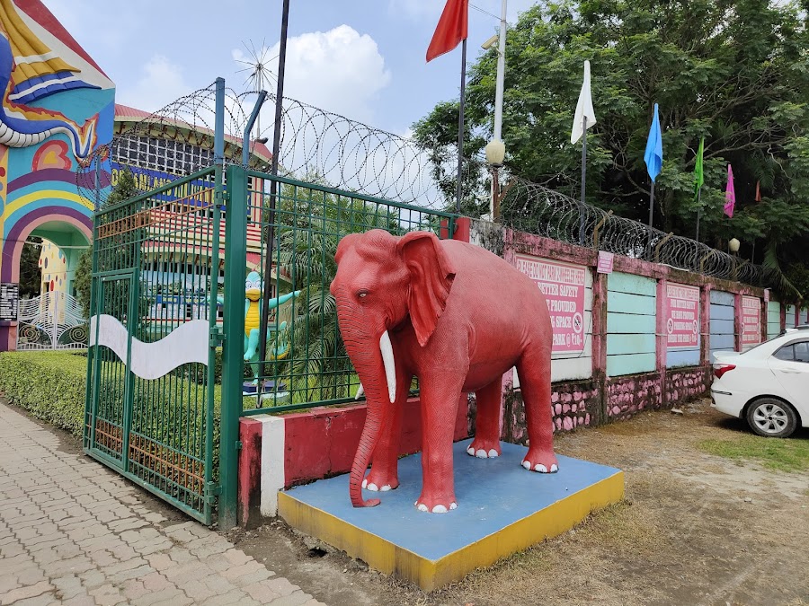 Dreamland Amusement Park - Photo 8