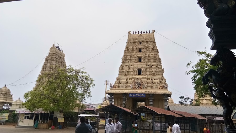 Dwaraka Tirumala - Photo 4