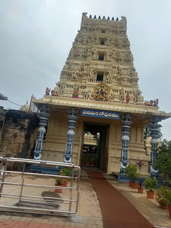 Dwaraka Tirumala - Photo 3