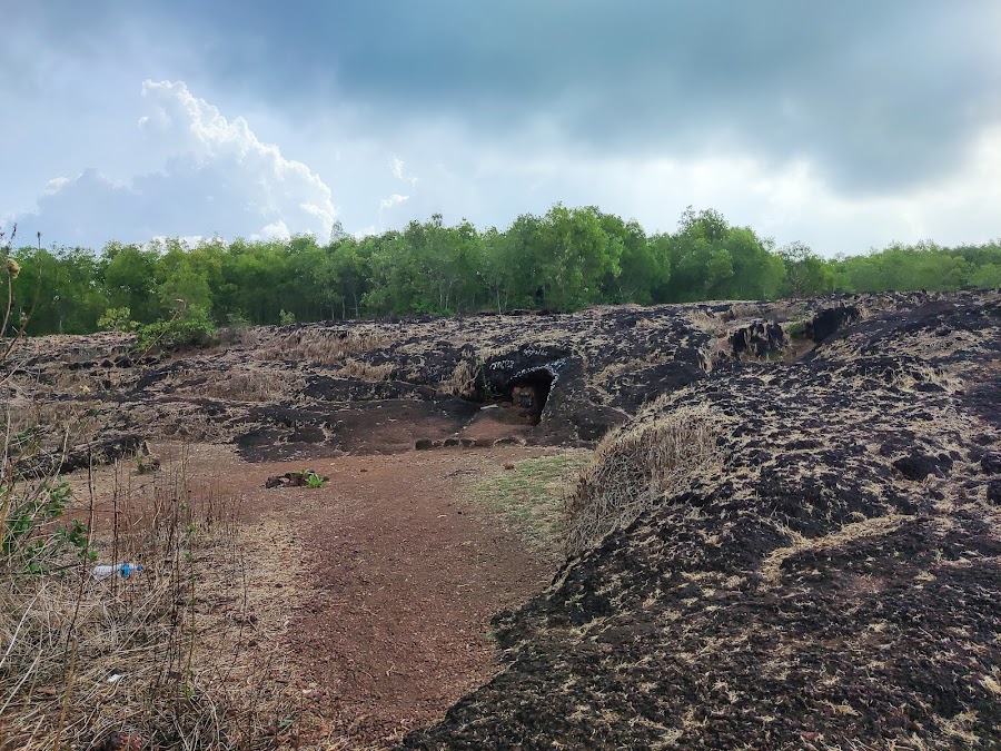 Gogarbha Shiva Cave - Photo 4