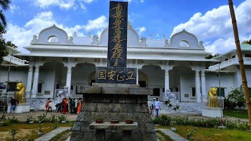Bodh Gaya - Photo 3