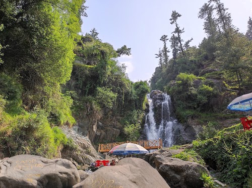 Lapass Waterfall - Photo 2