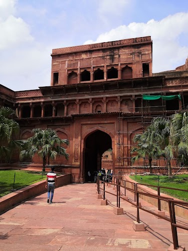 Jahangir Palace - Photo 3