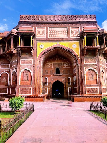 Jahangir Palace - Photo 2