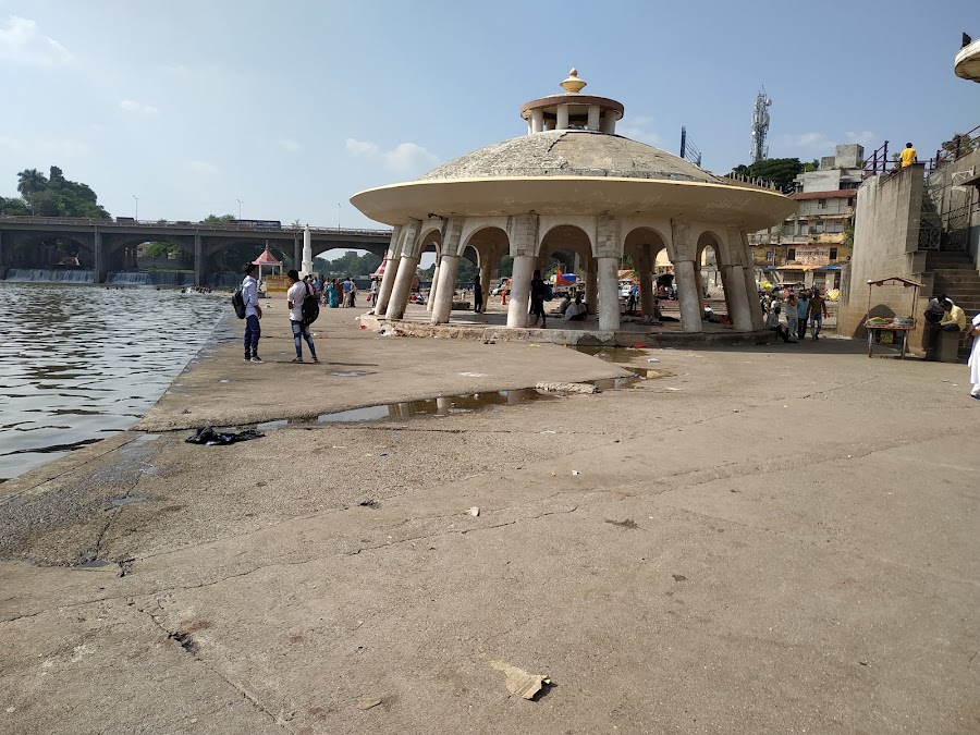 Ganga Ghat - Photo 2