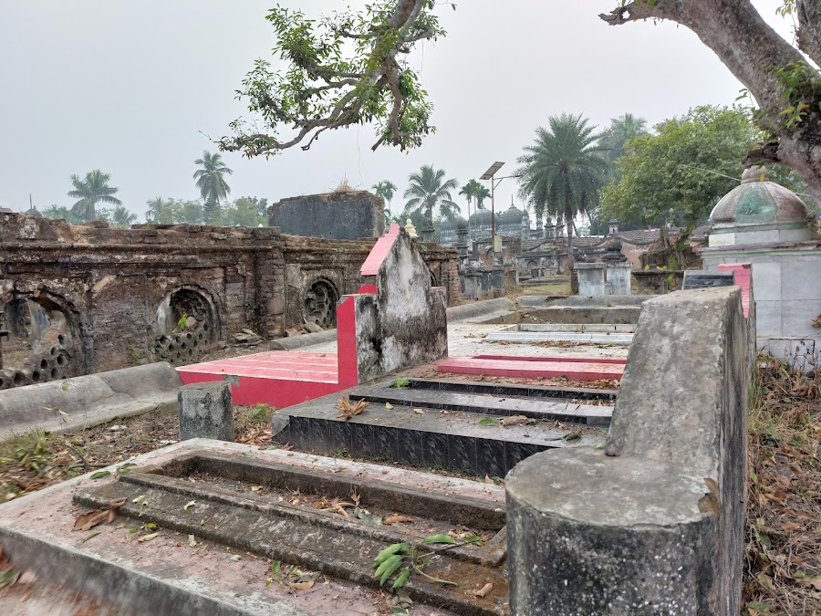 Jafarganj Cemetery - Photo 4