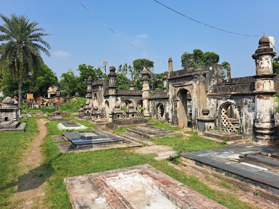Jafarganj Cemetery - Photo 2