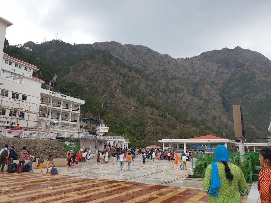 Adhkuwari Mata Gufa - Photo 2