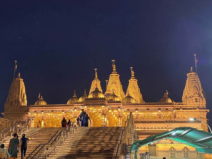 Shri Swaminarayan Temple - Photo 4